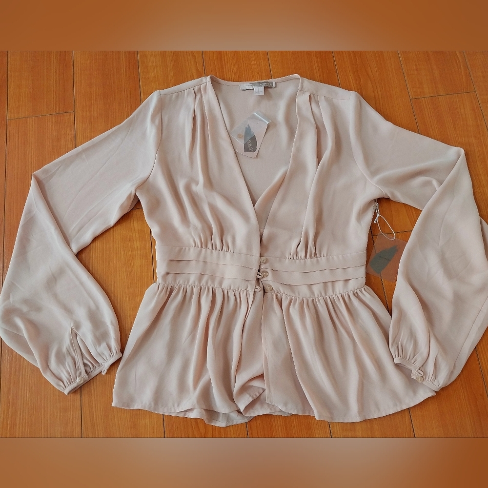 NEW Forever 21 Contemporary Peach Color V-Neck Blouse Femine Sz Size MEDIUM M